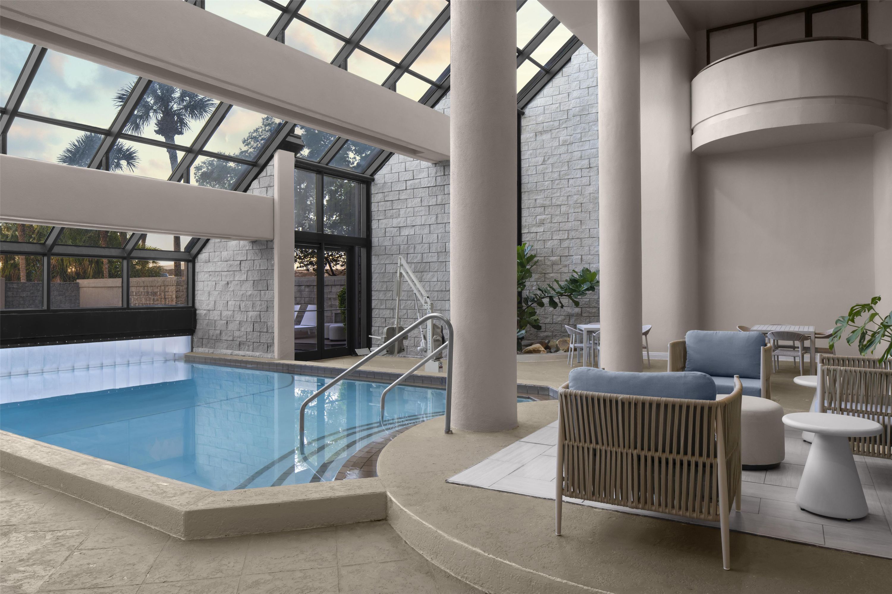 حوض السباحة