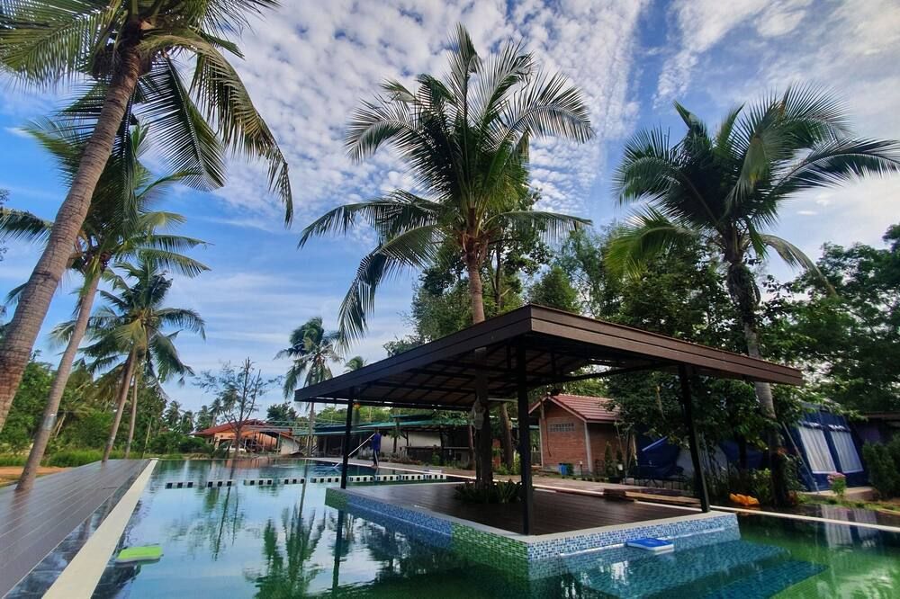 حوض السباحة صورة