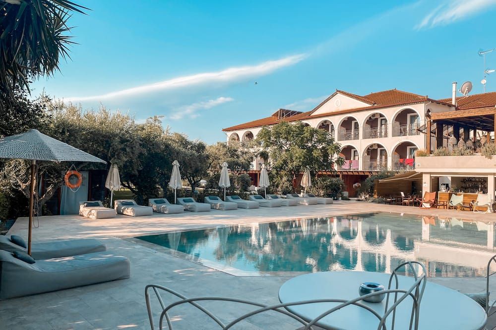 حوض السباحة صورة