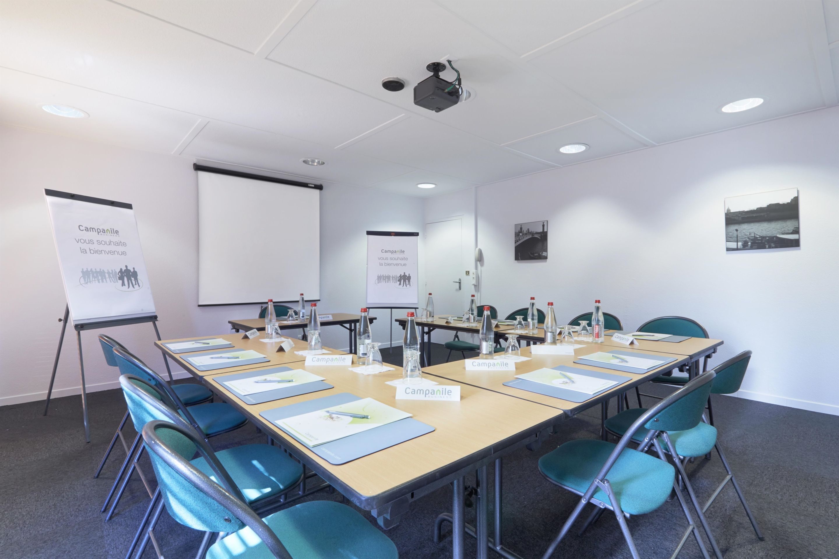 غرفة الاجتماعات