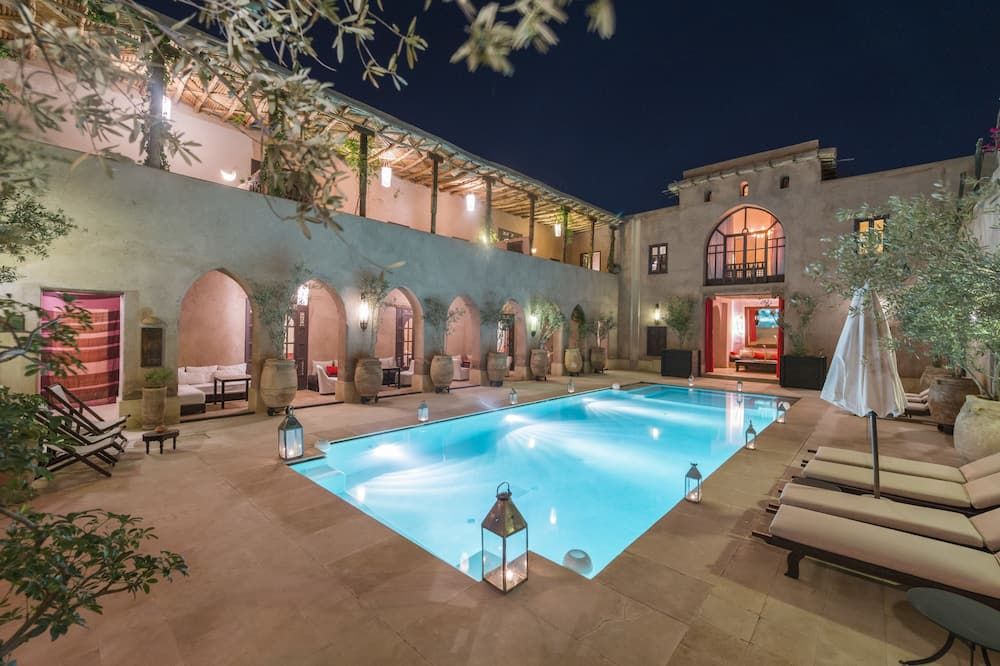 حوض السباحة صورة