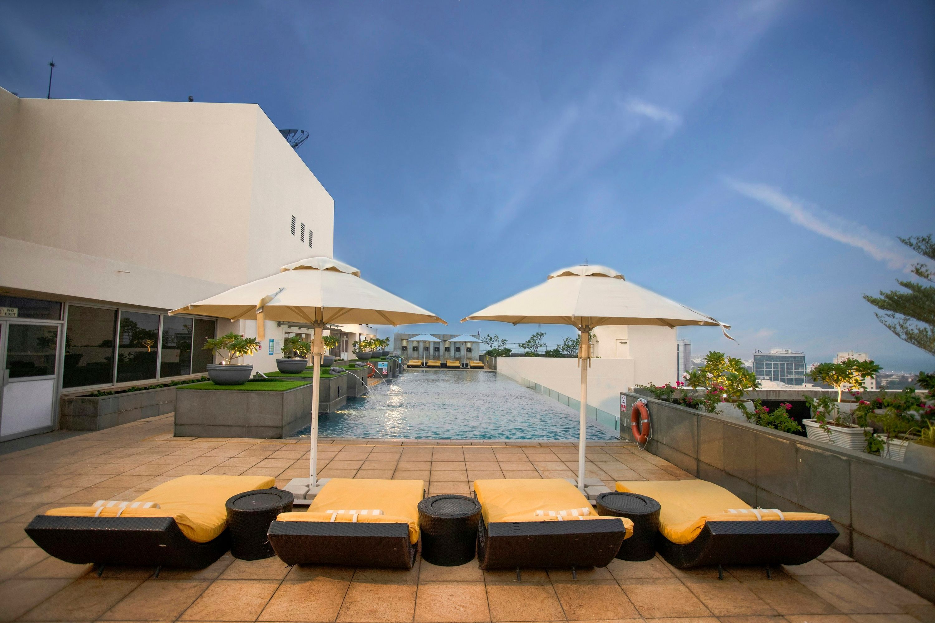 حوض السباحة صورة