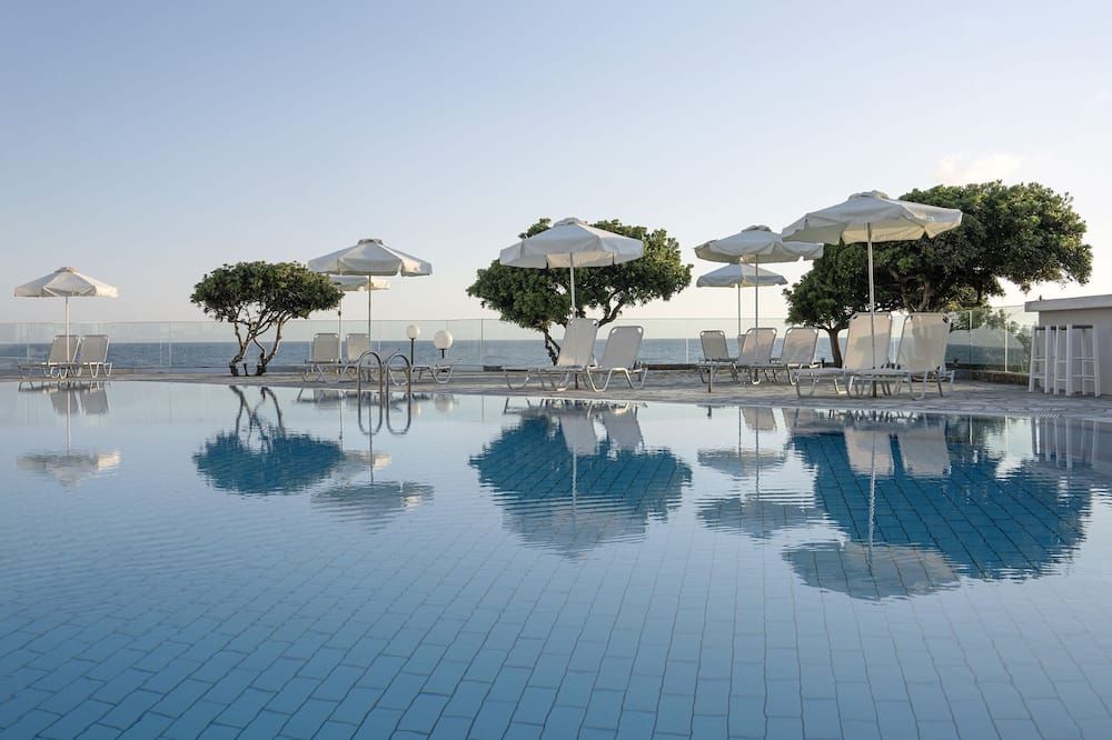 حوض السباحة صورة