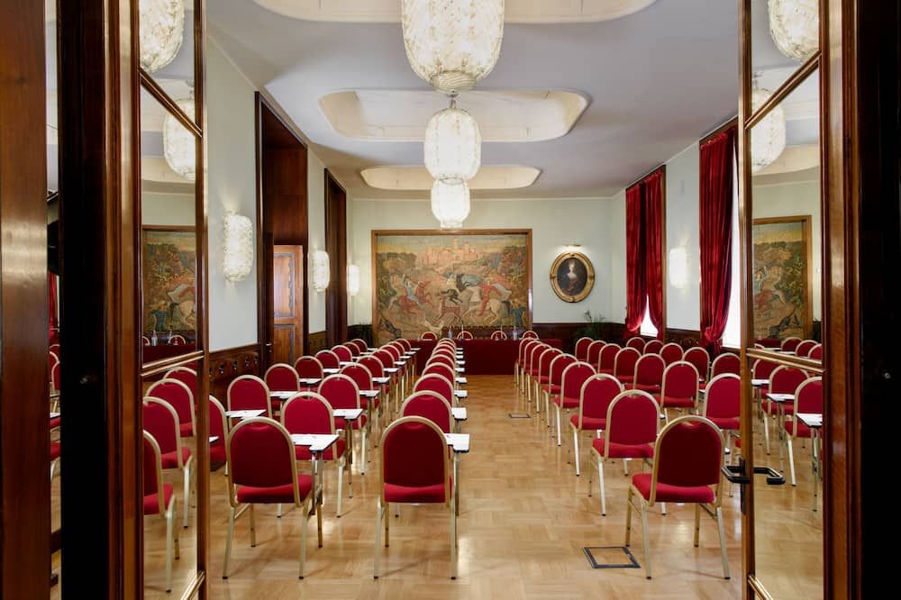 غرفة الاجتماعات