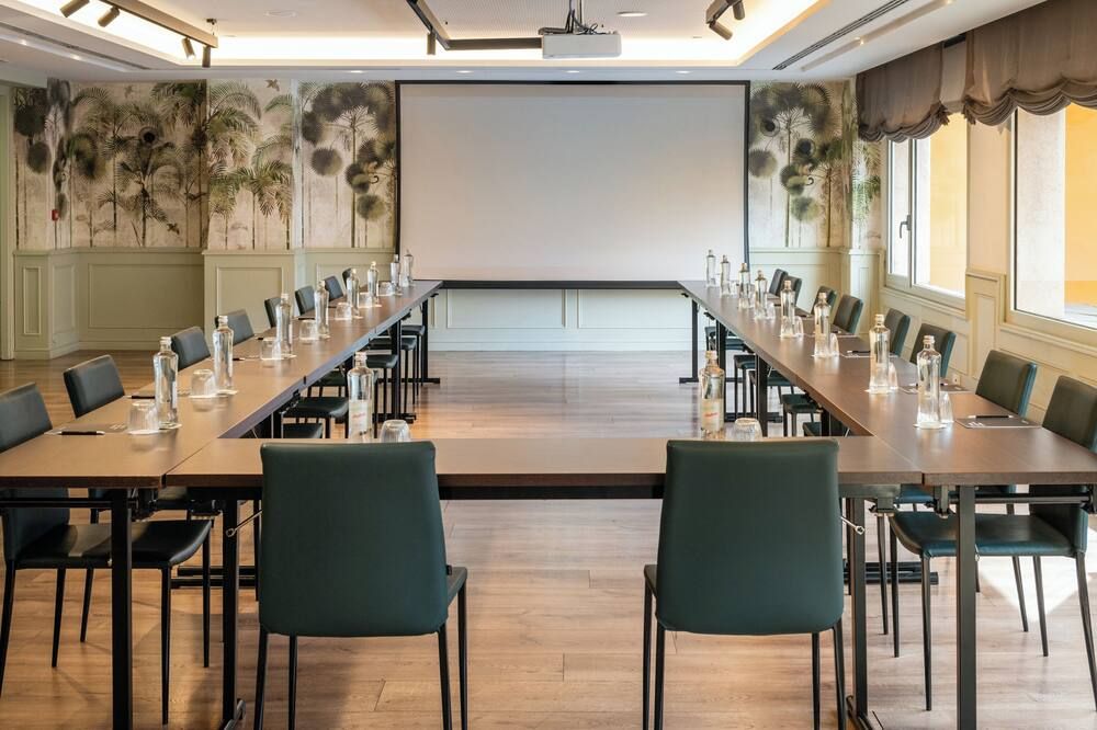 غرفة الاجتماعات