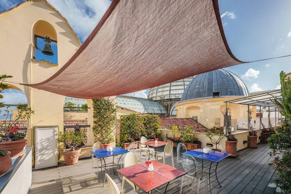 شرفة مرصوفة