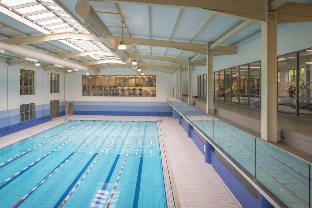 حوض السباحة صورة