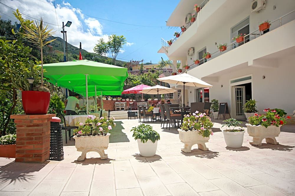 شرفة مرصوفة