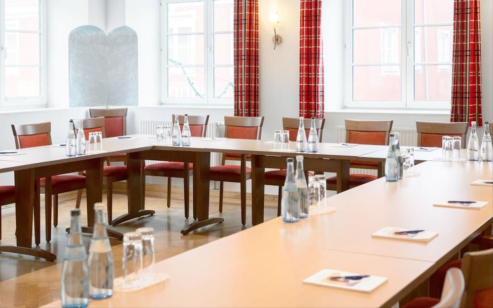 غرفة الاجتماعات