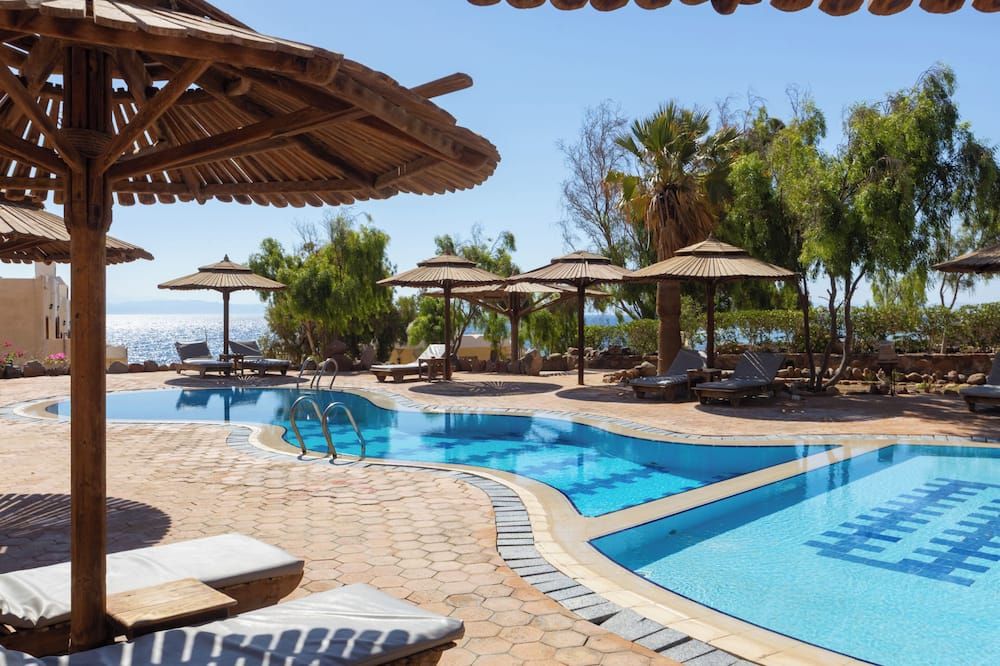 حوض السباحة صورة