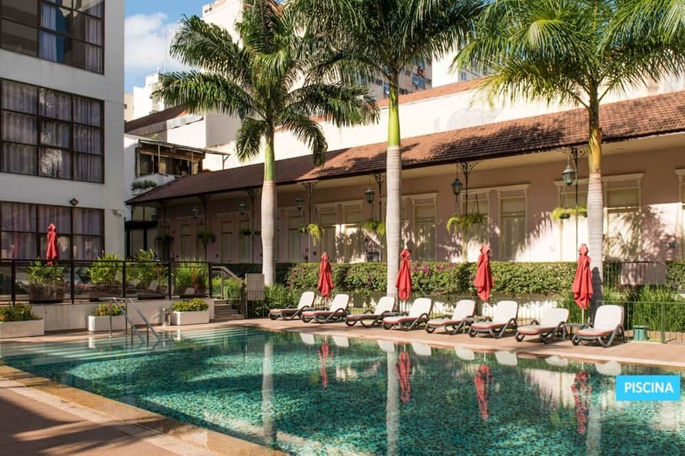 حوض السباحة