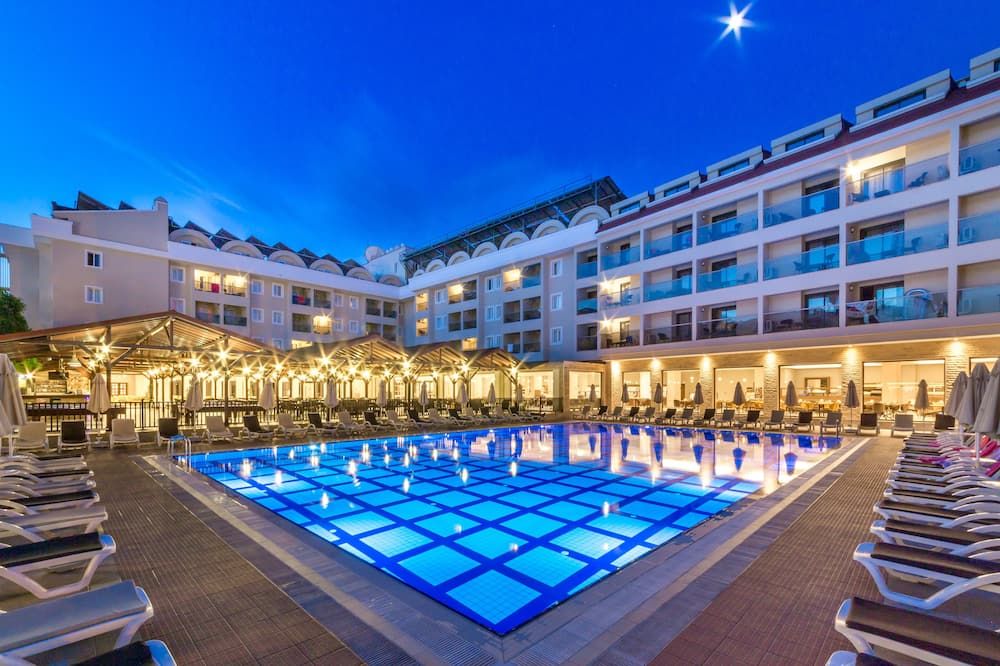 حوض السباحة صورة