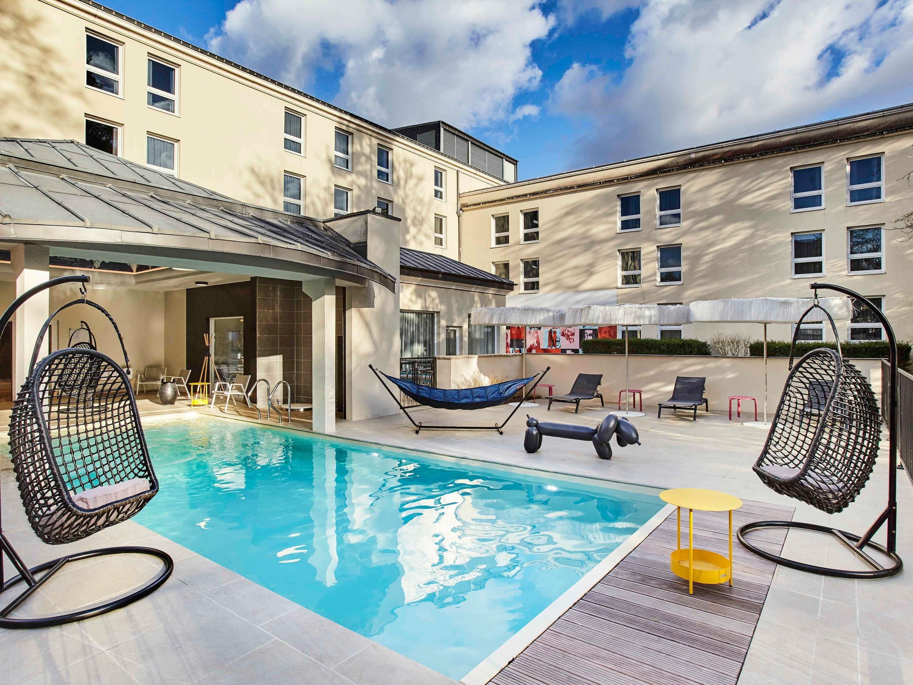 حوض السباحة صورة