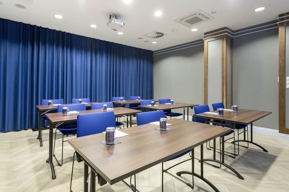 غرفة الاجتماعات