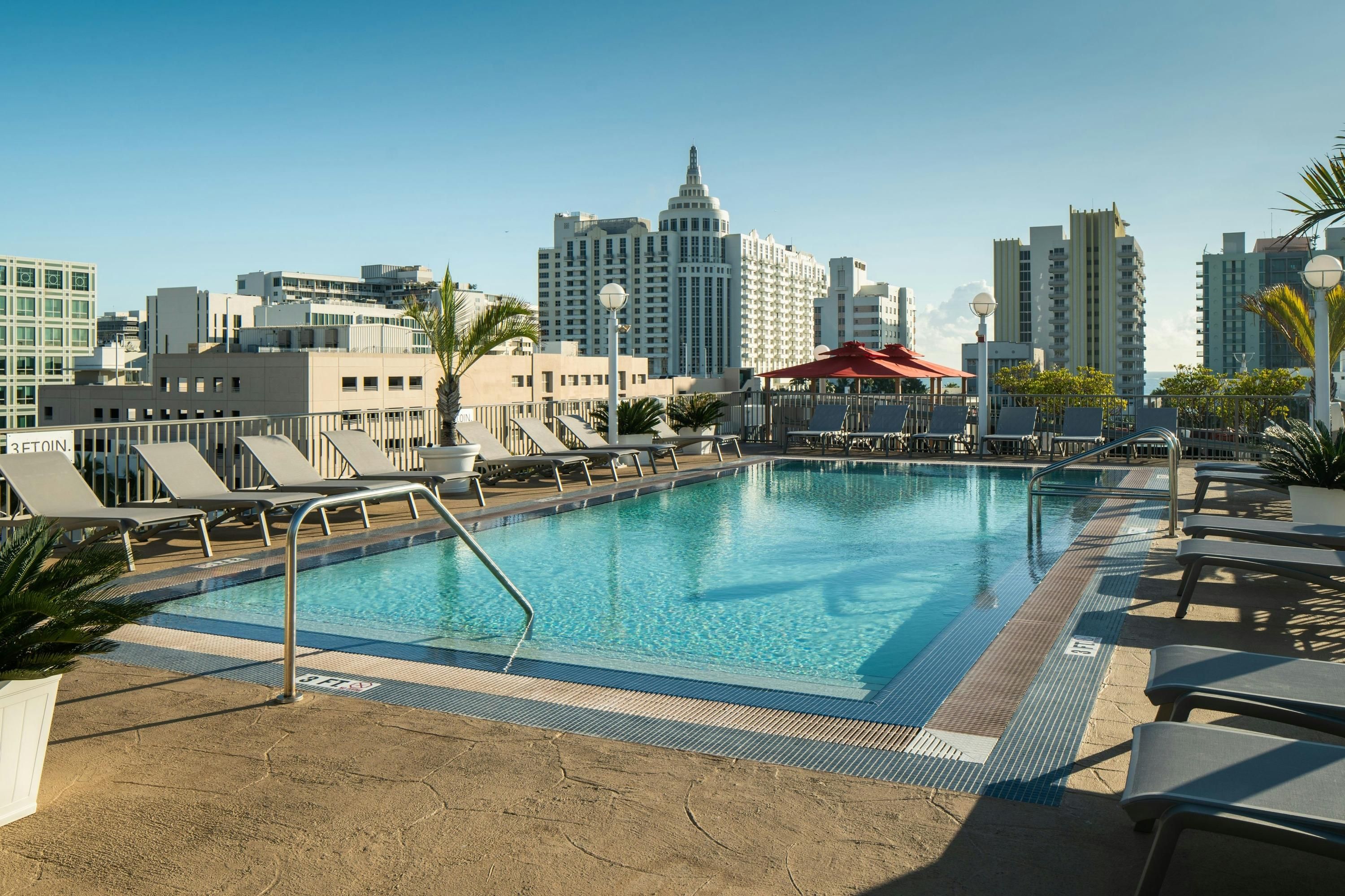 حوض السباحة صورة