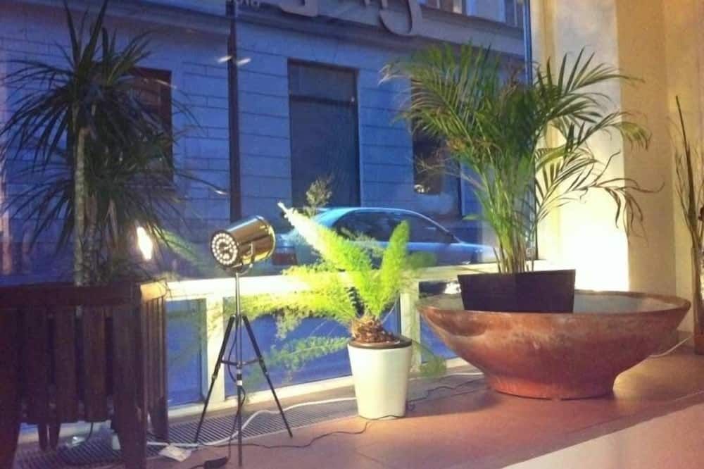 آخر