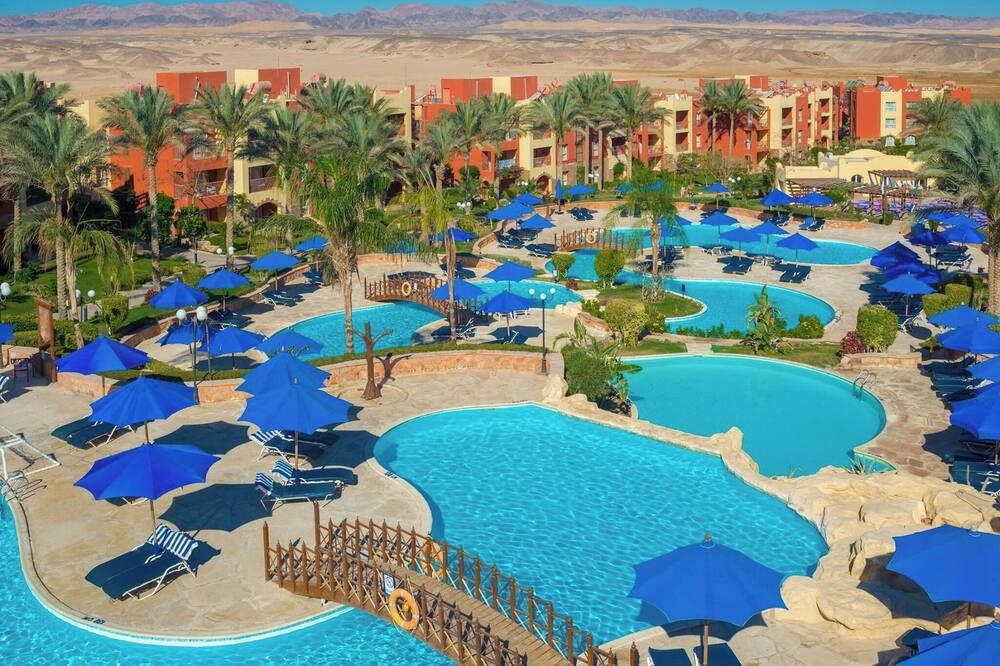 حوض السباحة