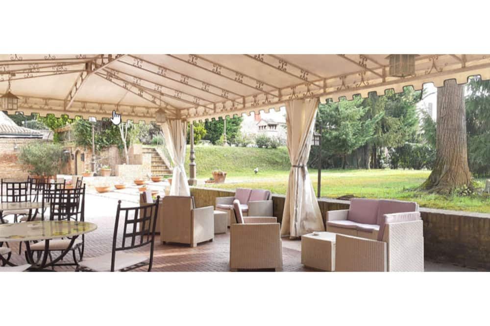 شرفة مرصوفة