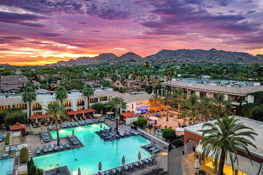 حوض السباحة