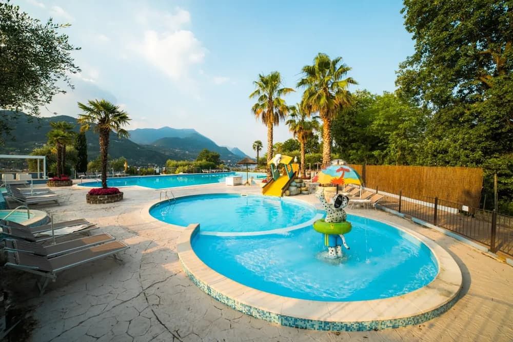 حوض السباحة صورة