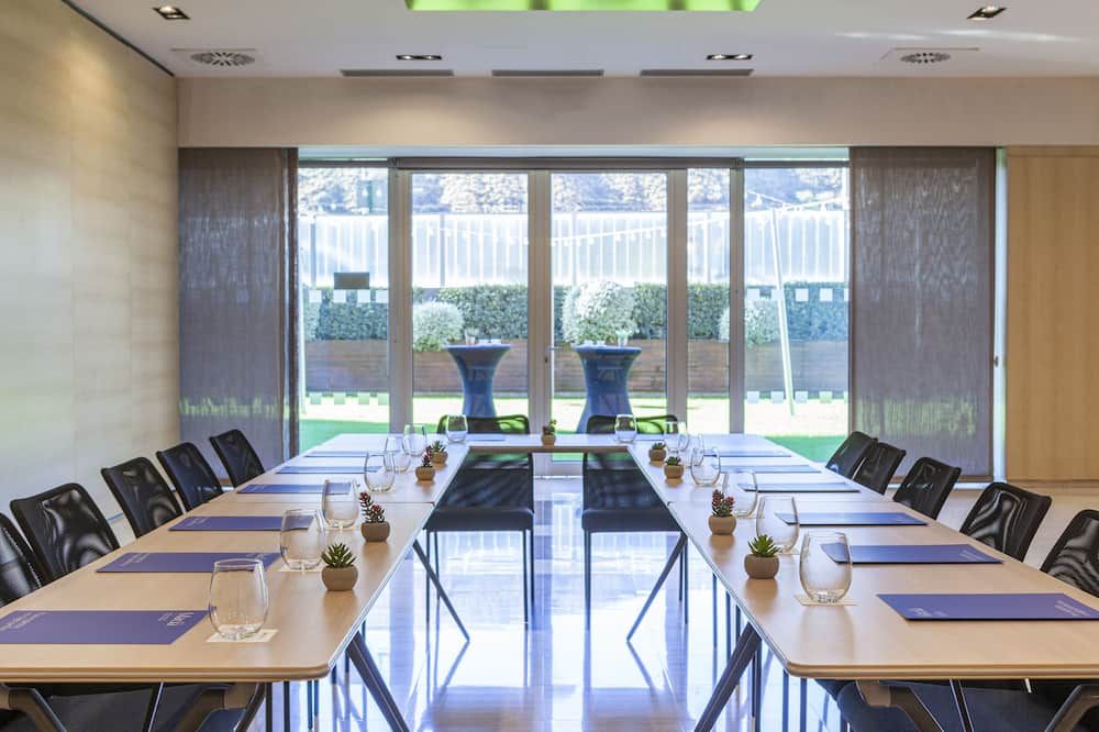 غرفة الاجتماعات