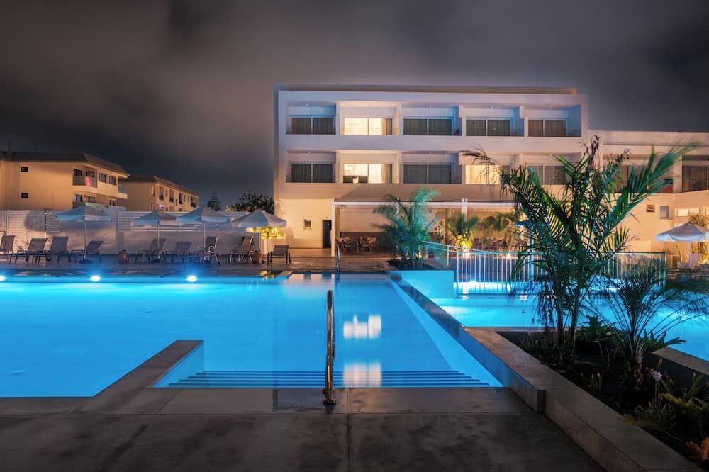 حوض السباحة صورة