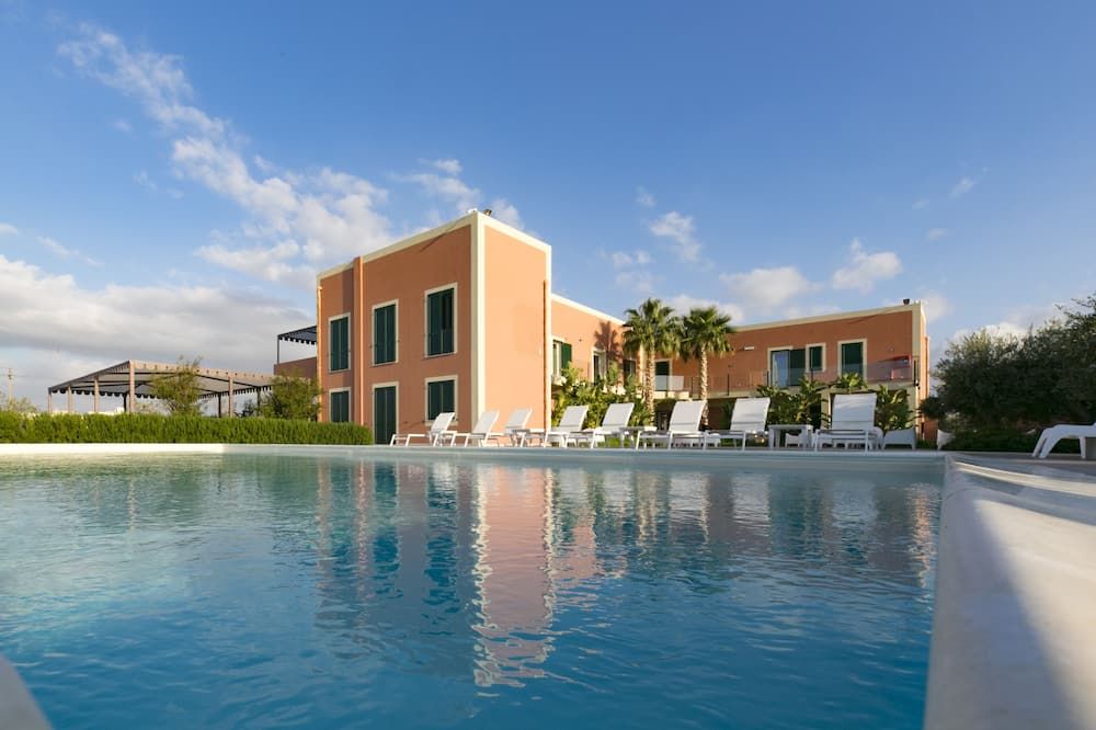 حوض السباحة صورة