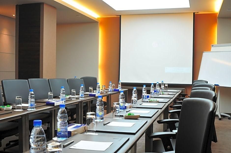 غرفة الاجتماعات