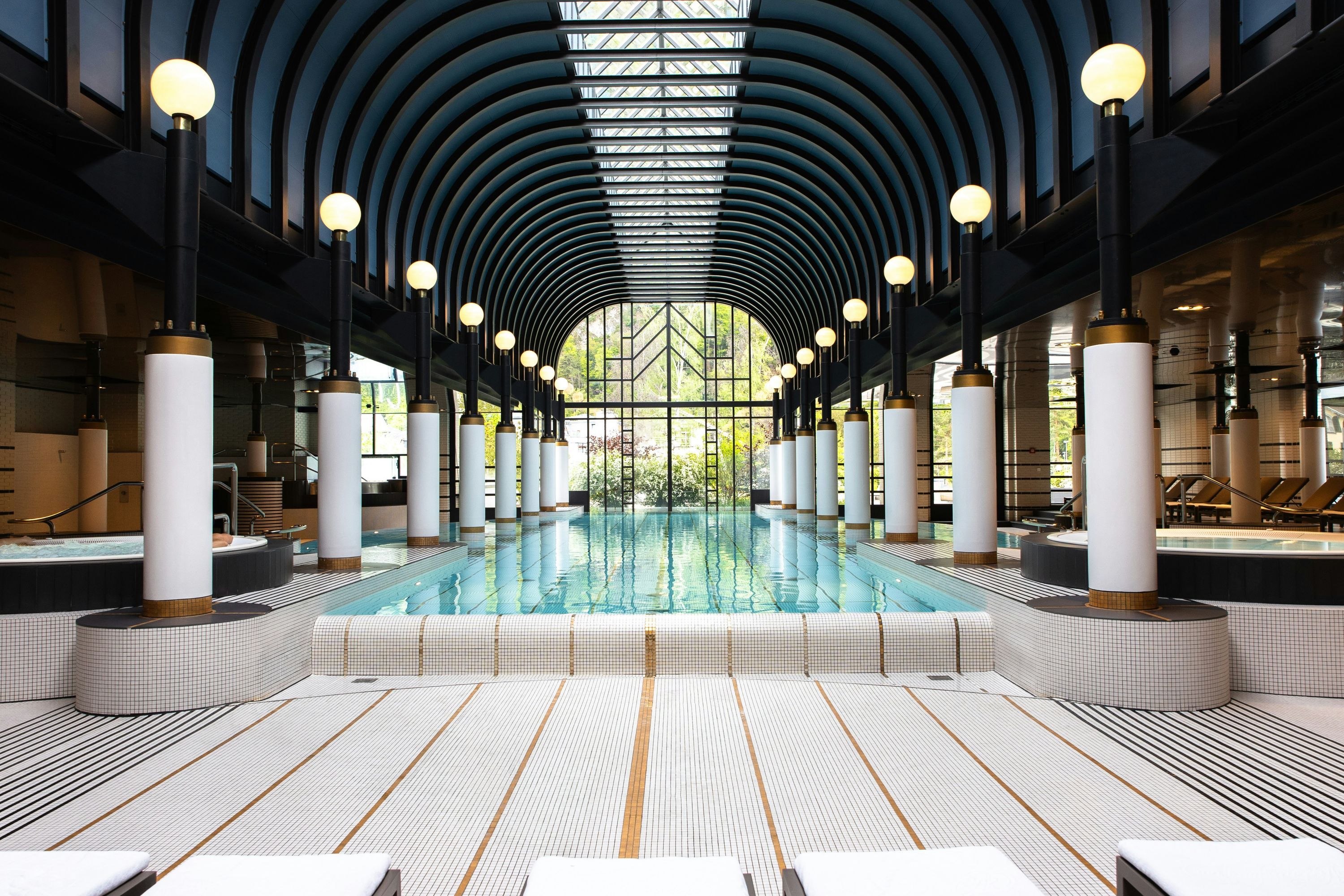 حوض السباحة صورة