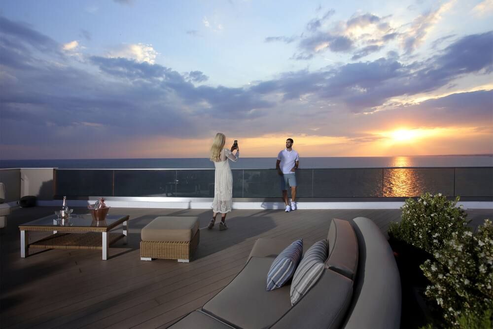 حوض السباحة