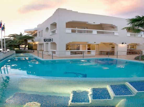 حوض السباحة