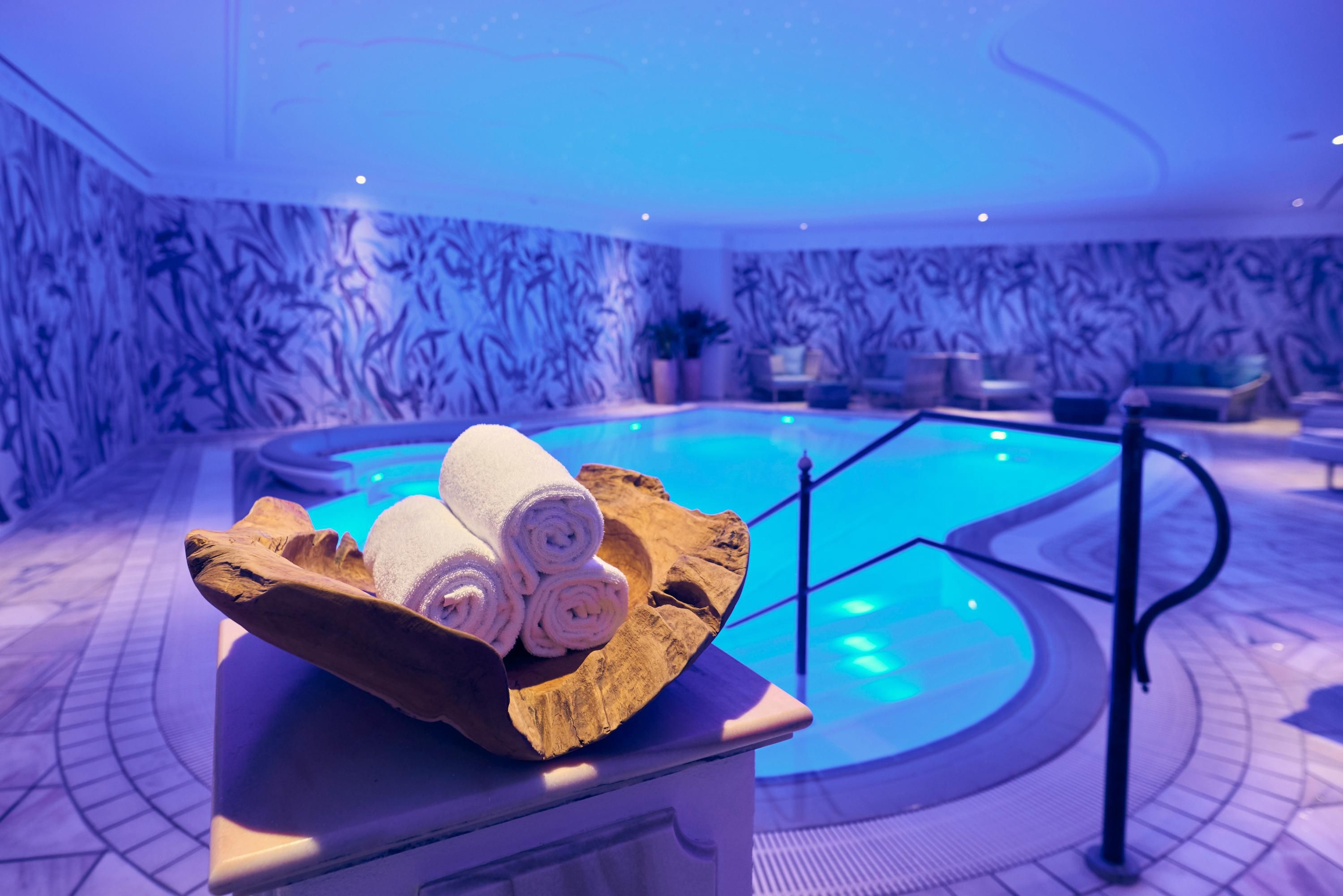 حوض السباحة صورة