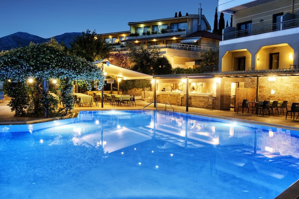 حوض السباحة صورة