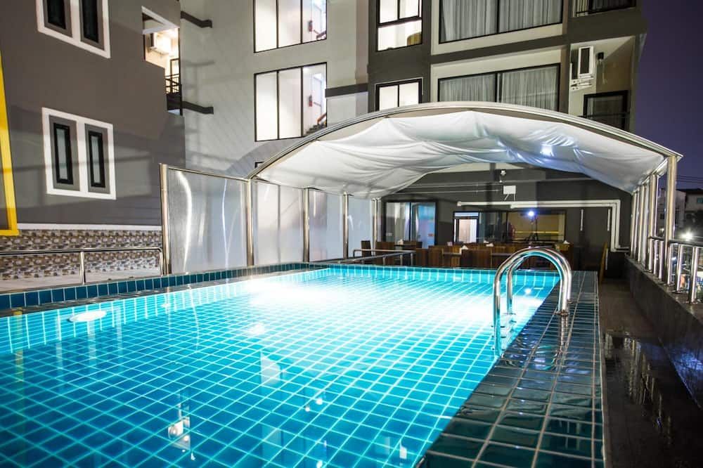 حوض السباحة صورة