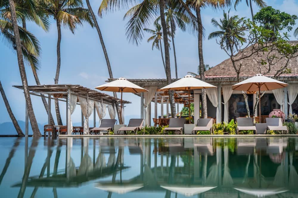 حوض السباحة صورة