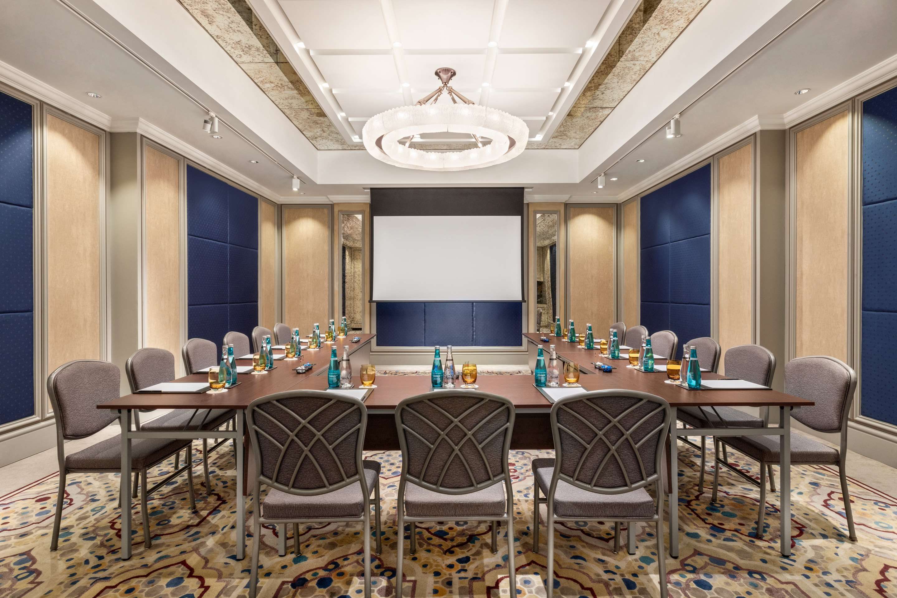 غرفة الاجتماعات