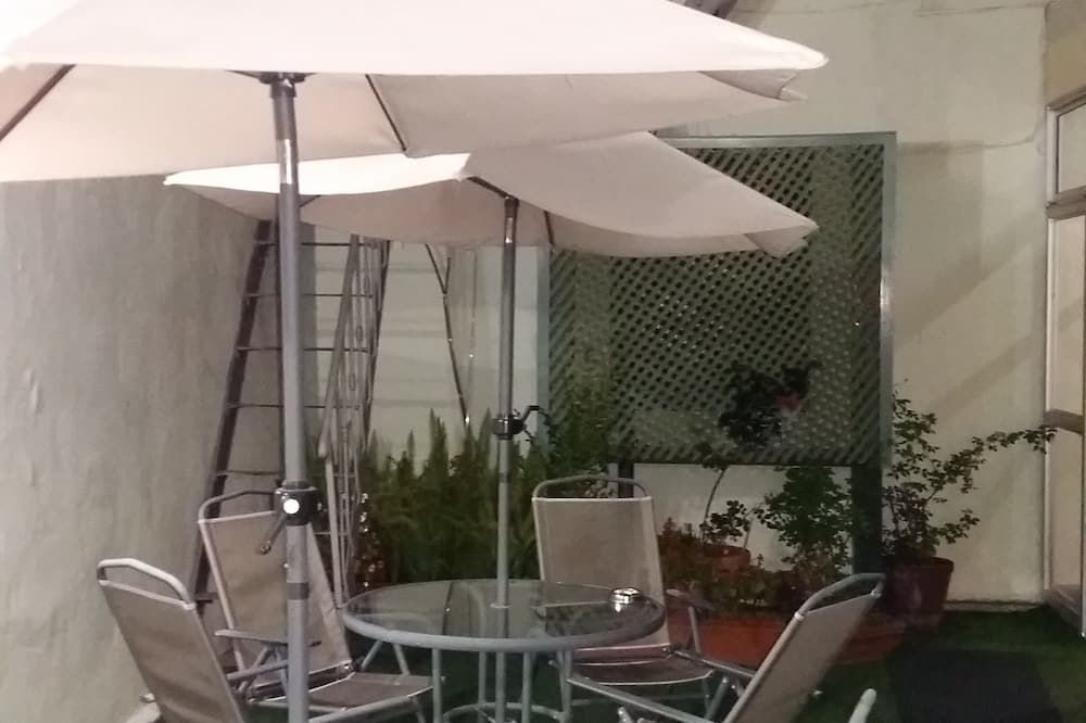 شرفة مرصوفة