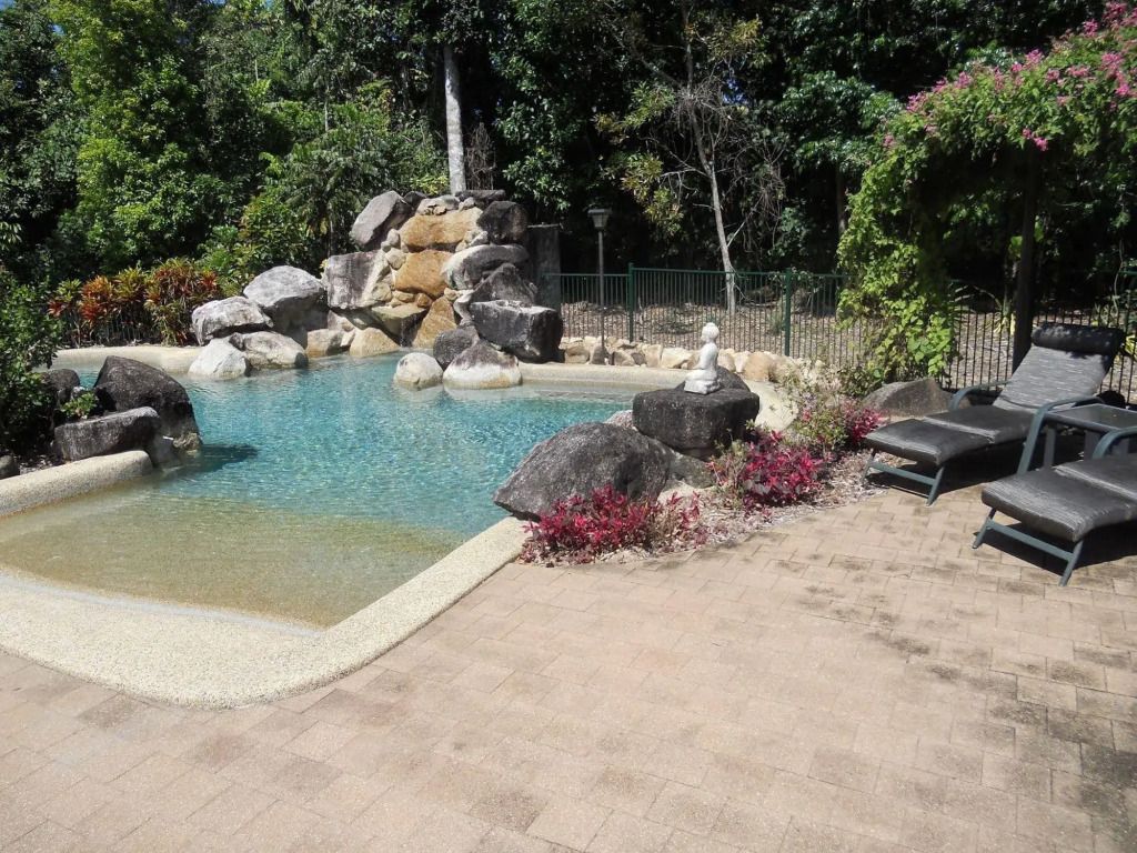 حوض السباحة صورة