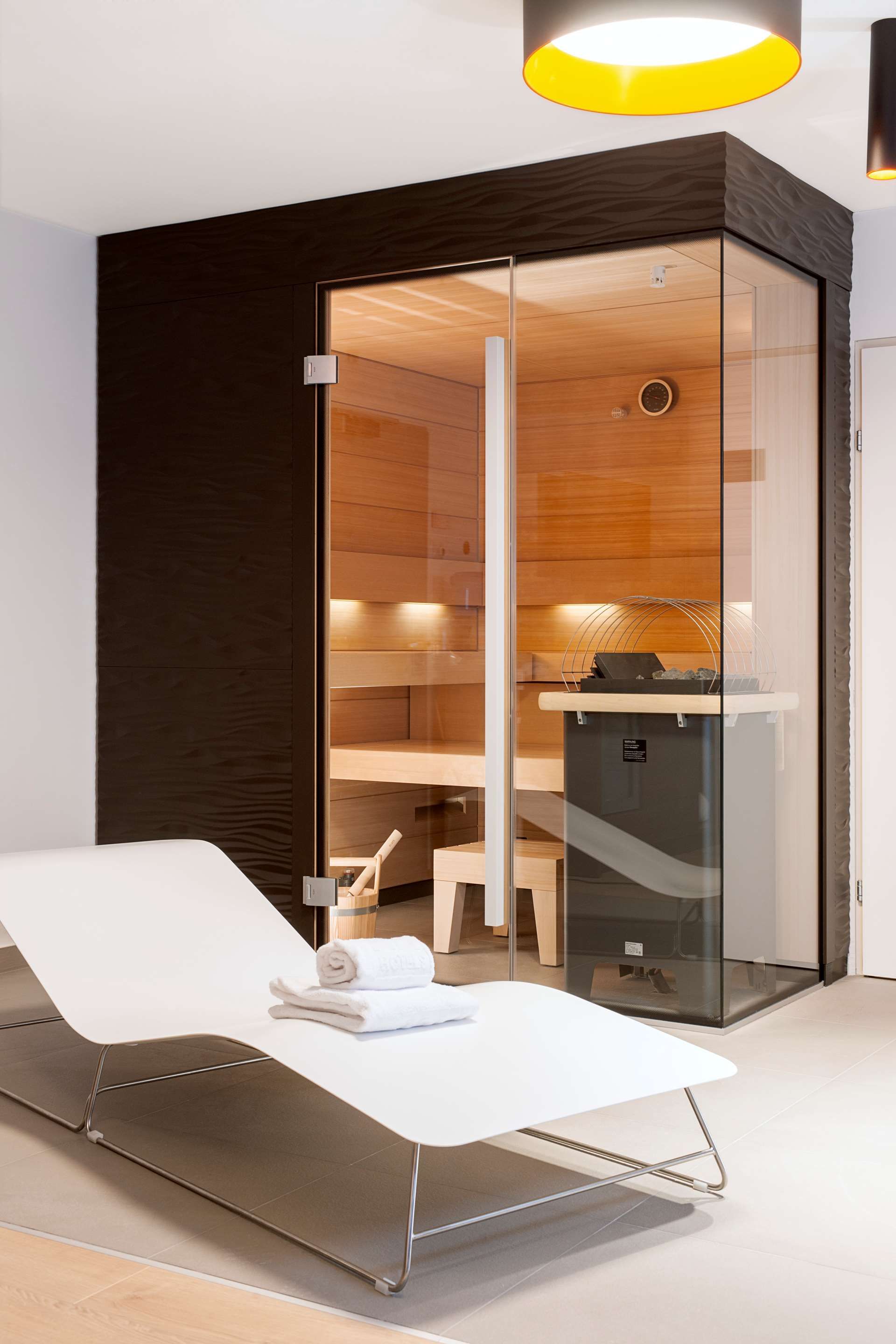 حوض السباحة