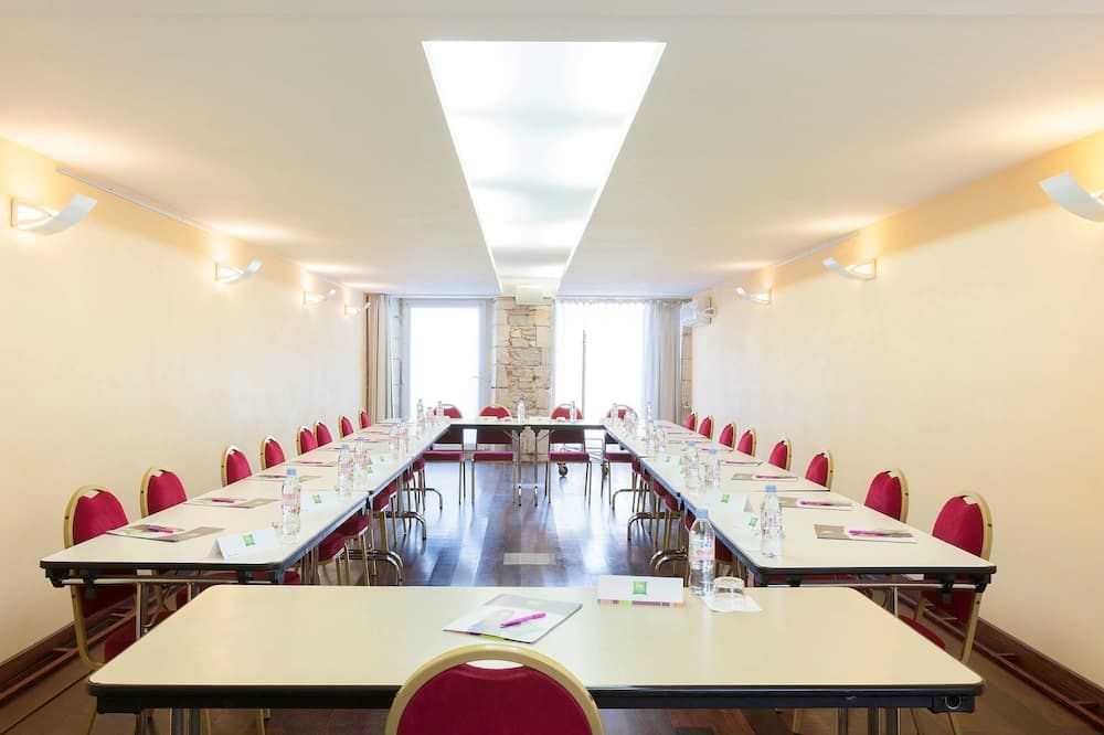 غرفة الاجتماعات