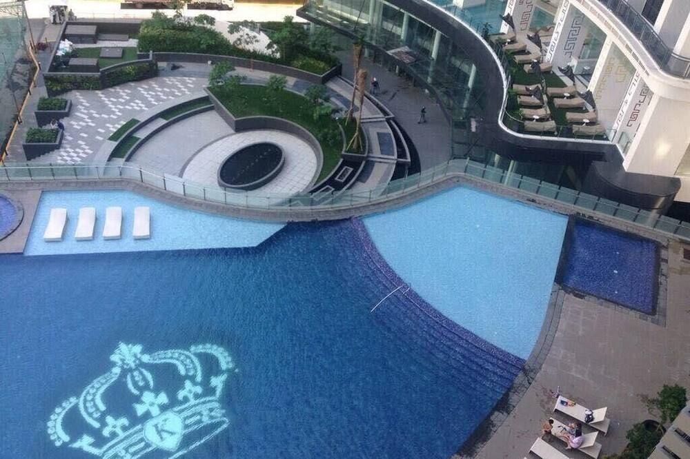 حوض السباحة صورة