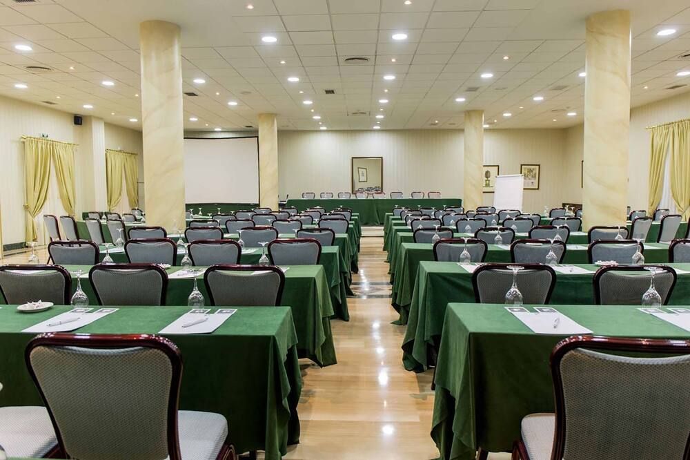 غرفة الاجتماعات
