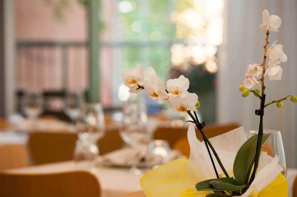 مطعم