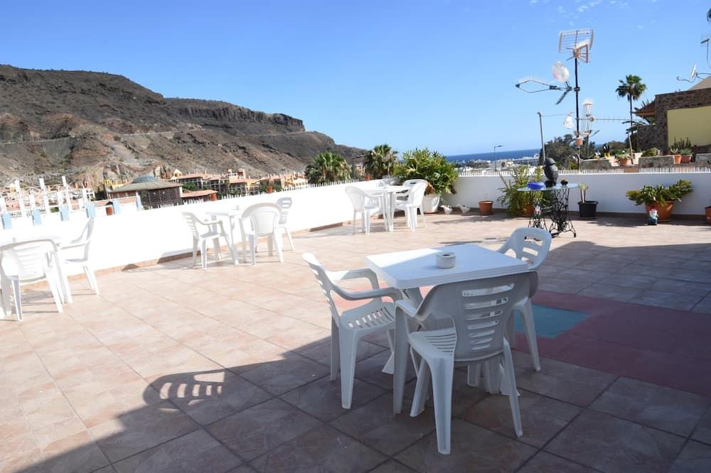 شرفة مرصوفة