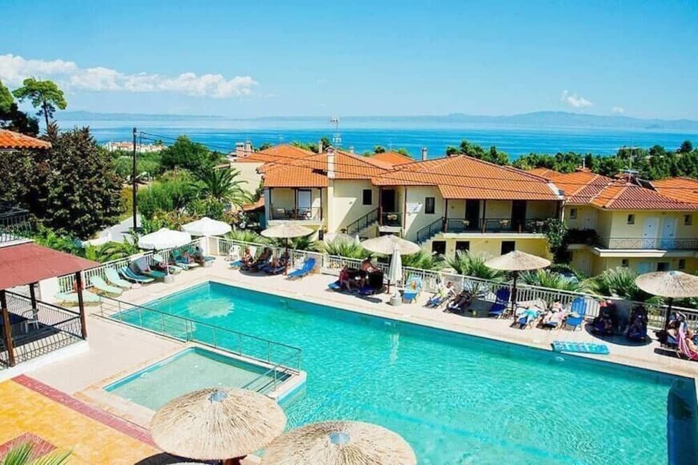 حوض السباحة صورة