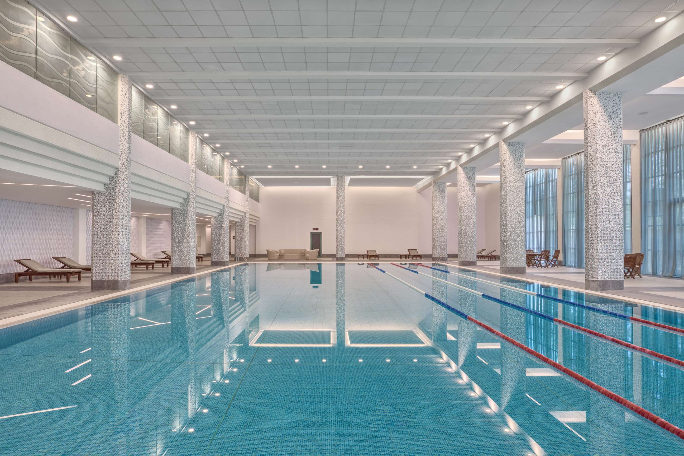 حوض السباحة