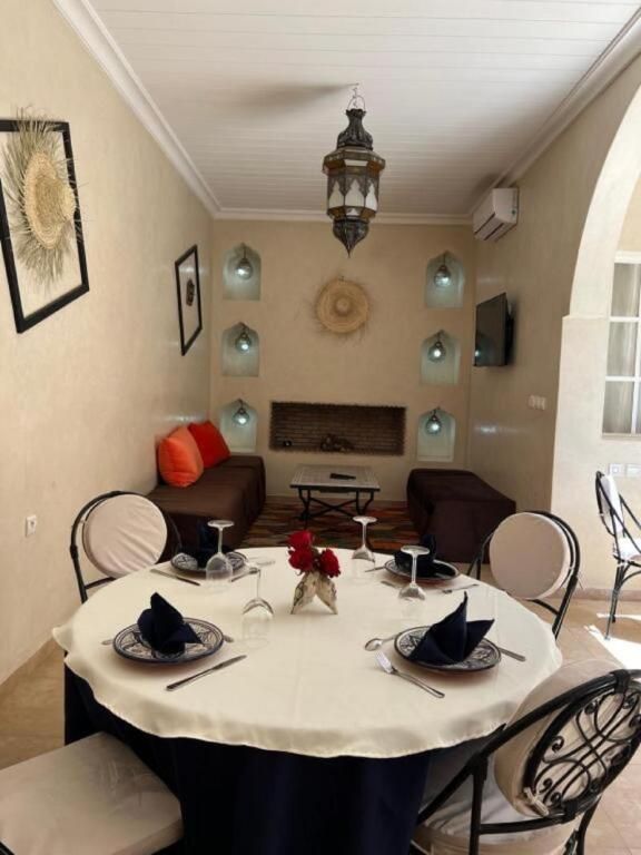 غرفة طعام صورة