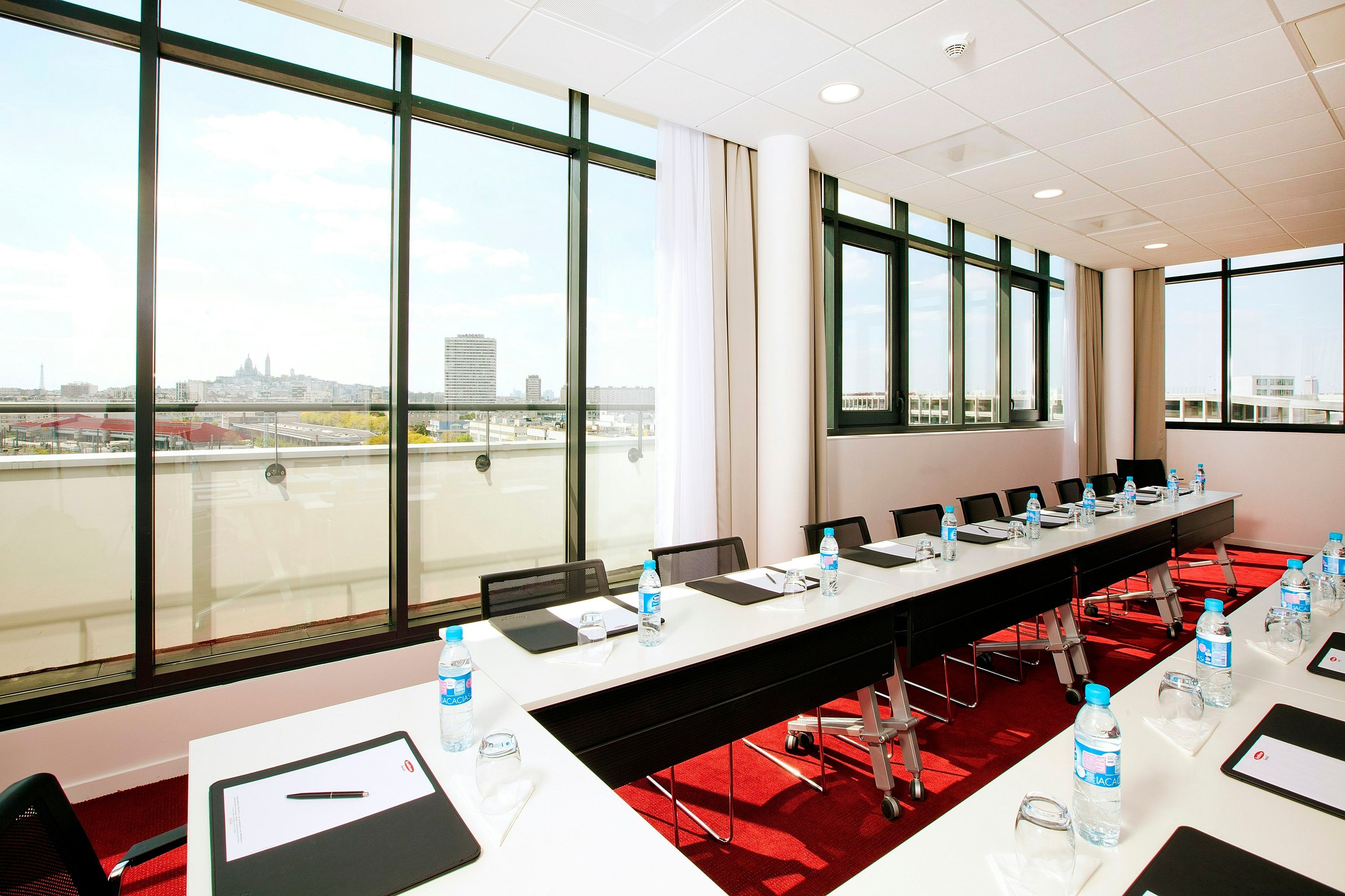 غرفة الاجتماعات