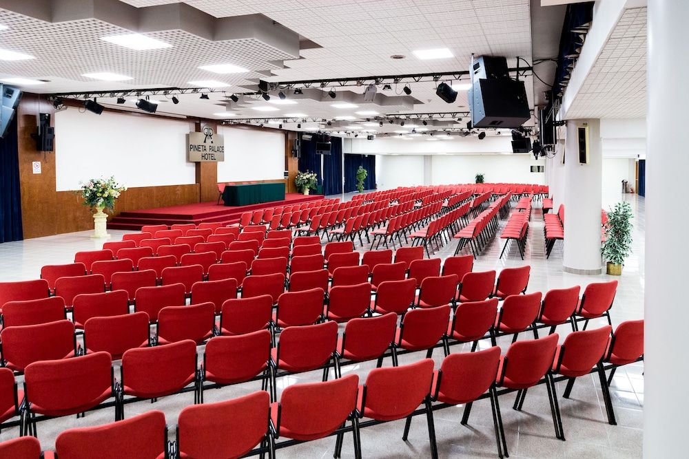 غرفة الاجتماعات