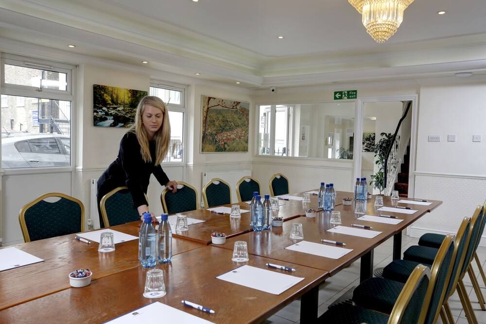 غرفة الاجتماعات